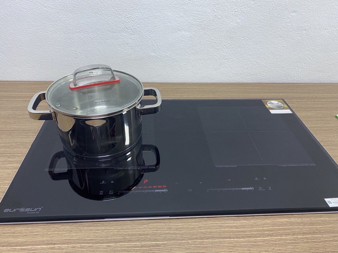 Bếp từ Eurosun EU-T715PRO